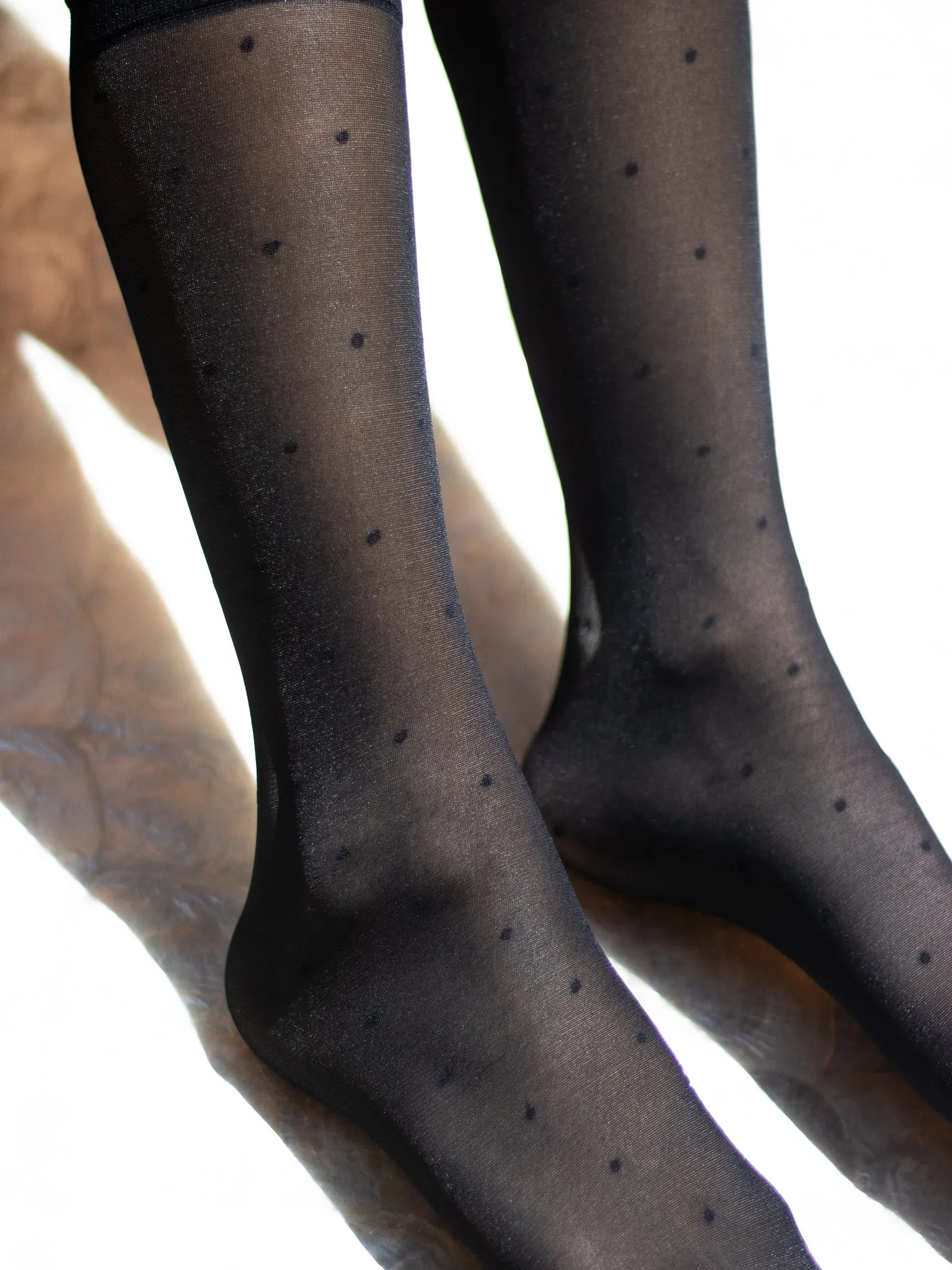 SHEER KNEE HIGH DOTS BLACK
